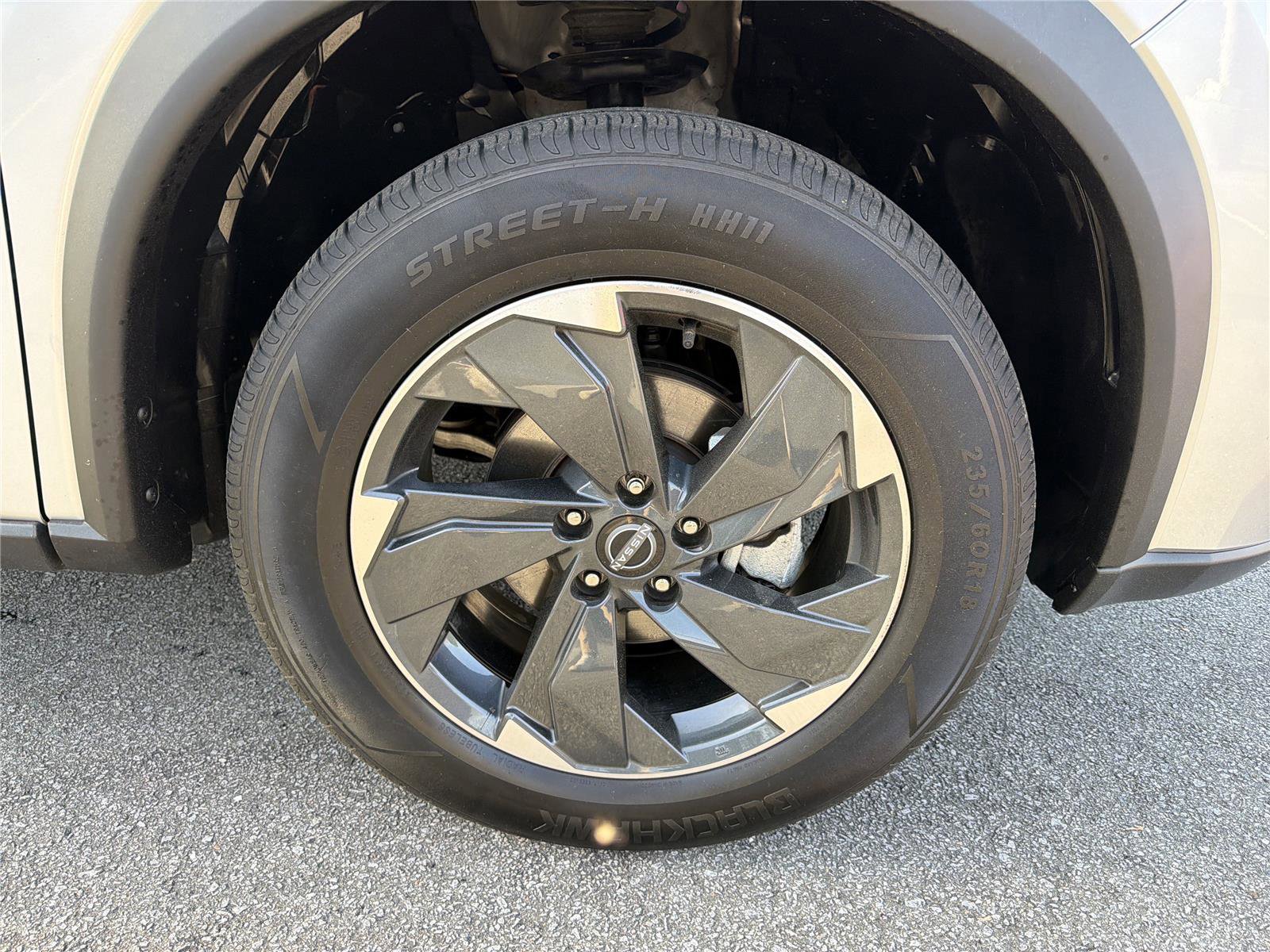 Used 2025 Nissan Rogue SV image 10