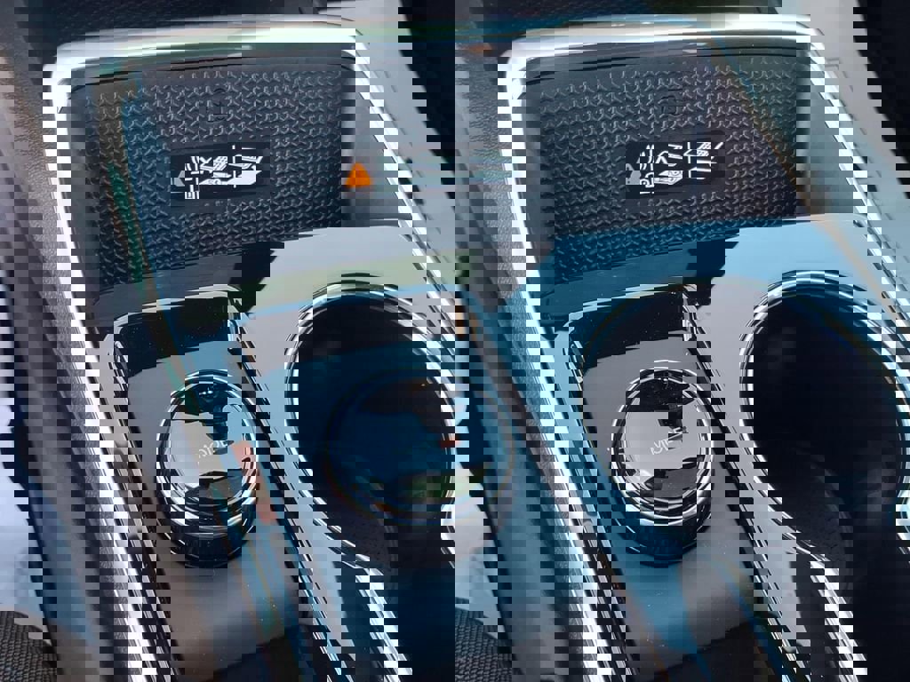 New 2026 Chevrolet Equinox ACTIV w/ Convenience Package III image 19