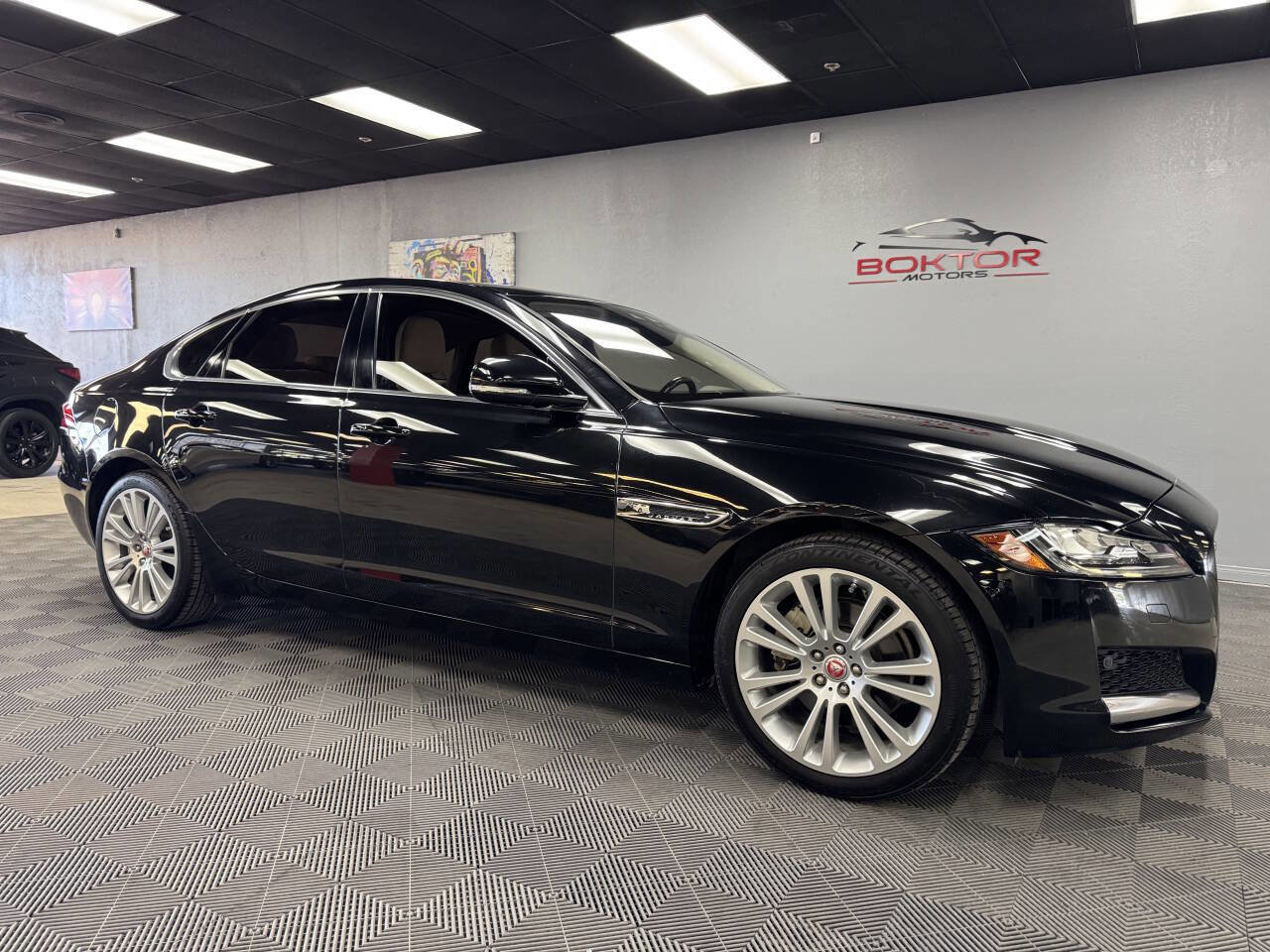 Used 2020 Jaguar XF Premium image 1