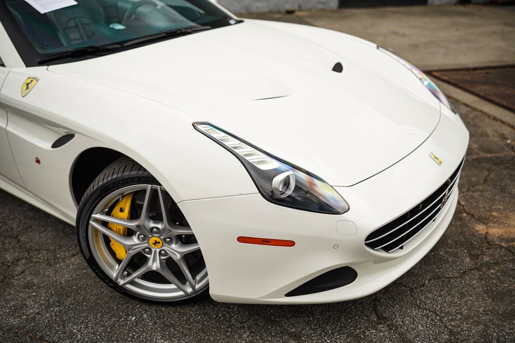 Used 2016 Ferrari California T image 8