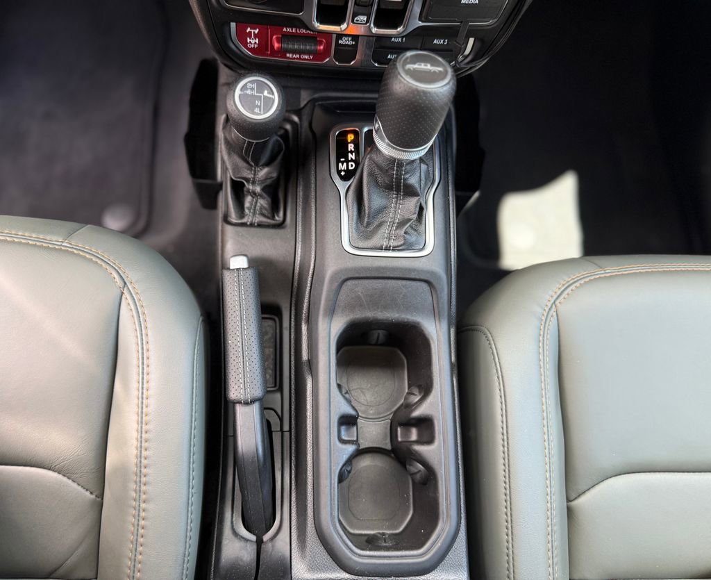 Used 2025 Jeep Gladiator Mojave w/ Safety Group AWD/4WD image 19
