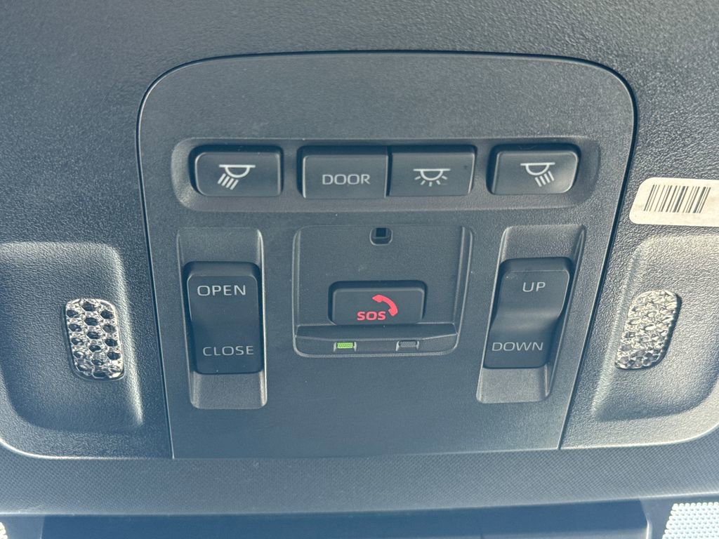 Used 2025 Toyota Camry SE w/ Convenience Package image 29