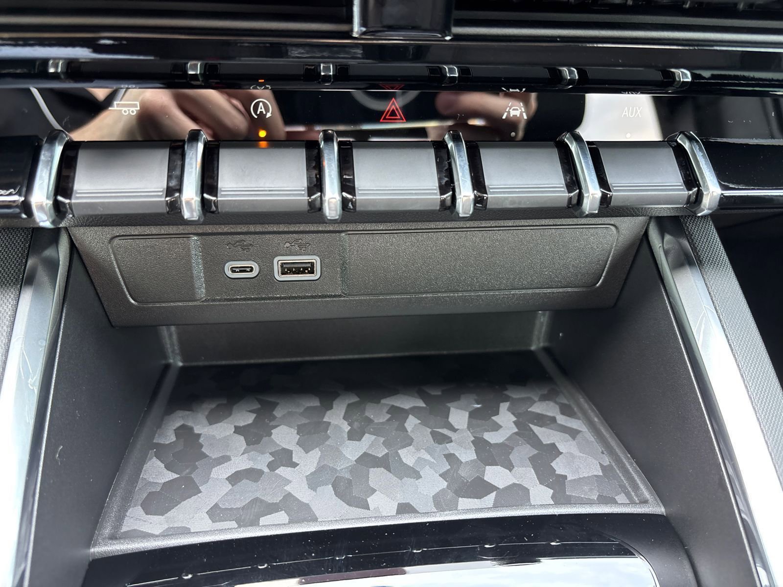 New 2026 GMC Canyon Elevation w/ Convenience Package image 10