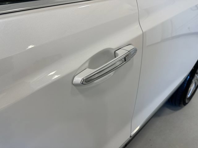 Used 2023 Cadillac XT5 Premium Luxury w/ LPO, Floor Liner Package AWD/4WD image 8