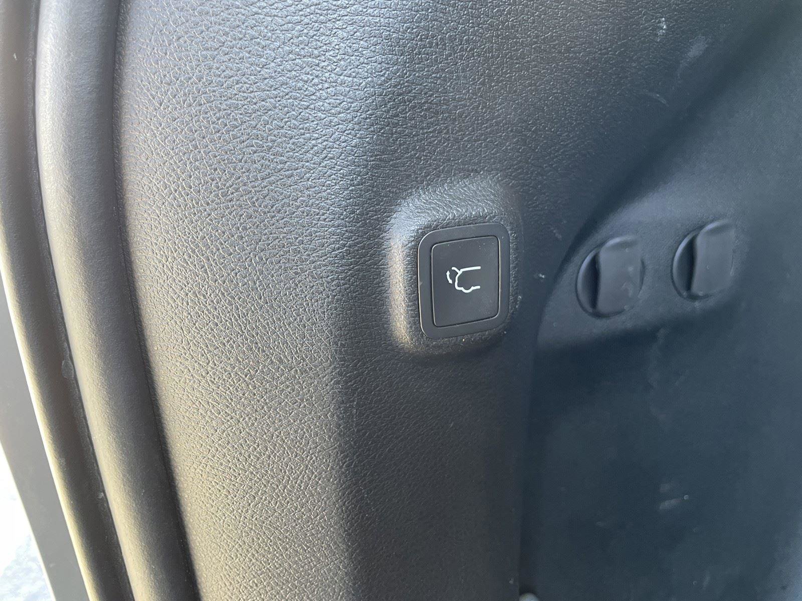 Certified 2023 Jeep Cherokee Altitude Lux image 43