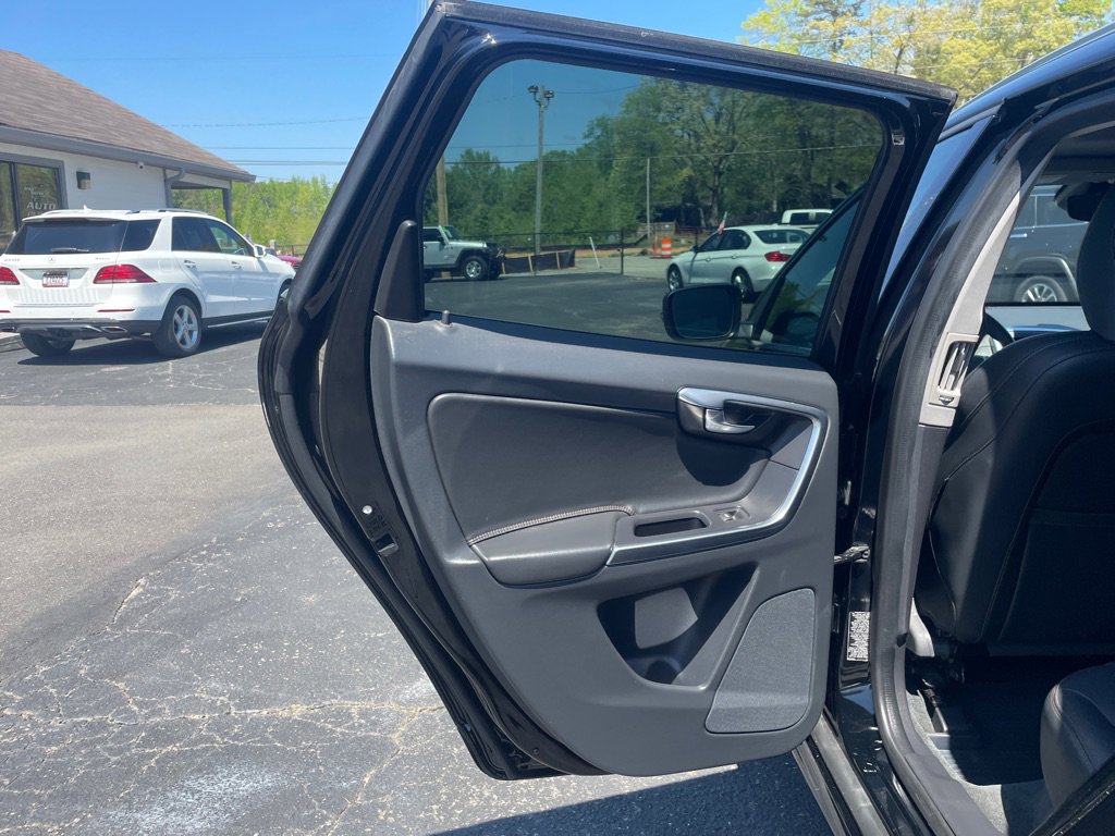 Used 2017 Volvo XC60 T5 Dynamic w/ Preferred Option Package image 17