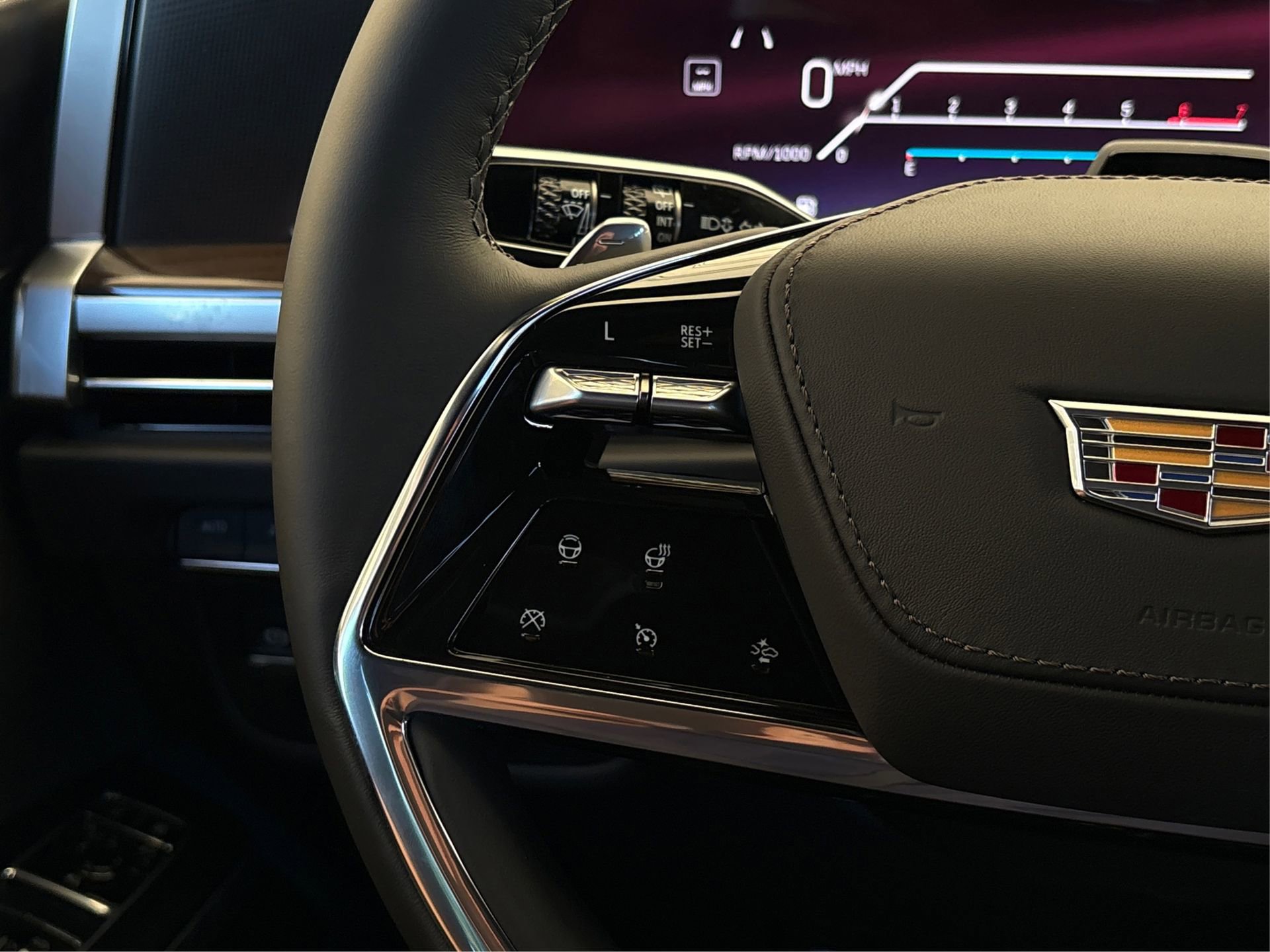 New 2026 Cadillac Escalade ESV Platinum Sport w/ LPO, ONYX Package image 29