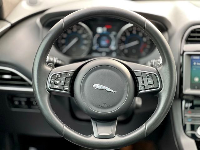 Used 2020 Jaguar F-PACE Premium image 34