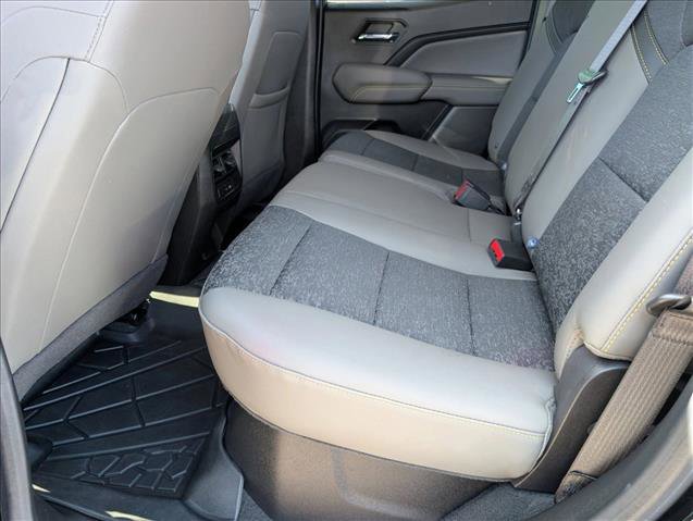 Used 2024 Chevrolet Colorado ZR2 w/ Safety Package AWD/4WD image 17