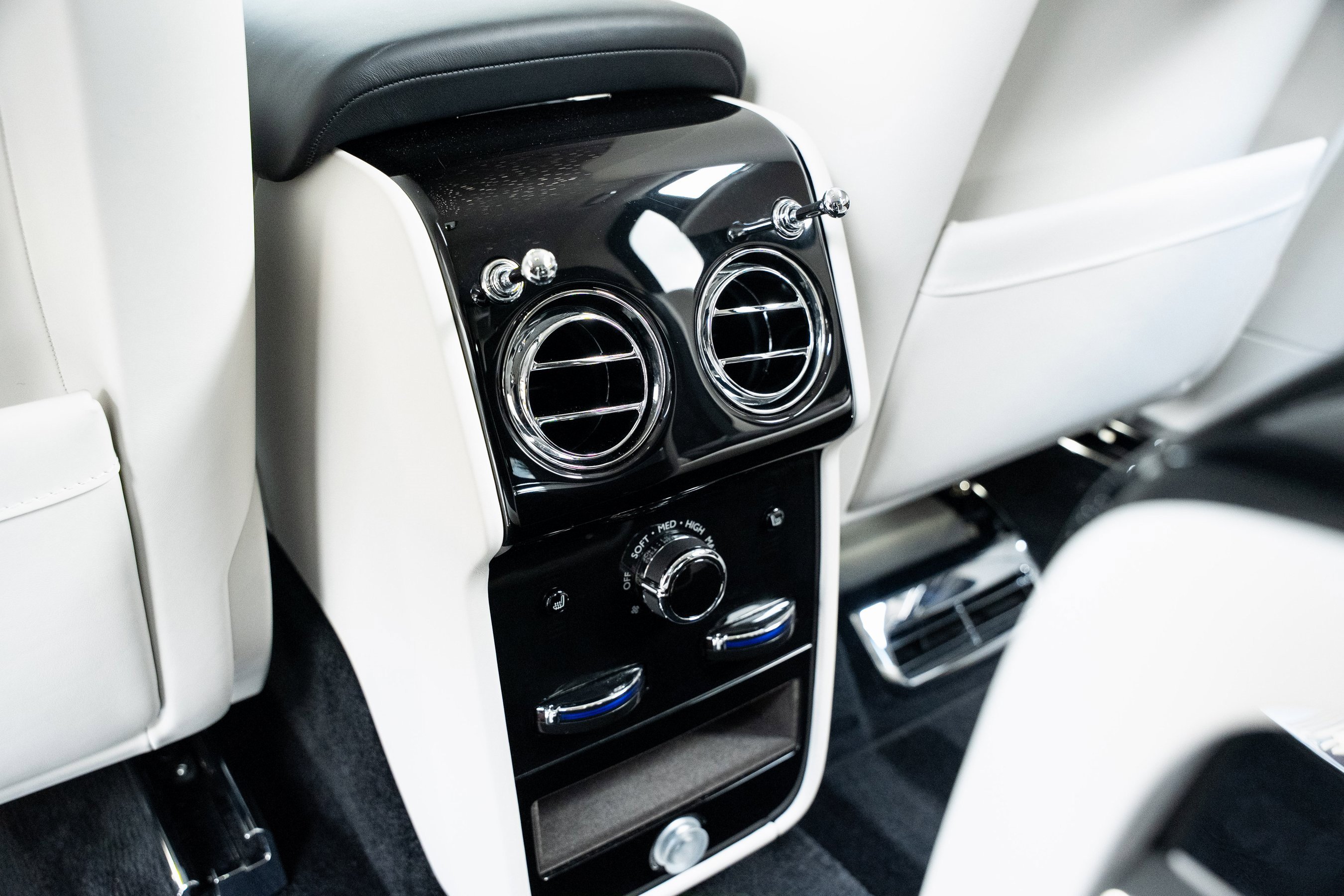 Used 2025 Rolls-Royce Cullinan Black Badge image 47