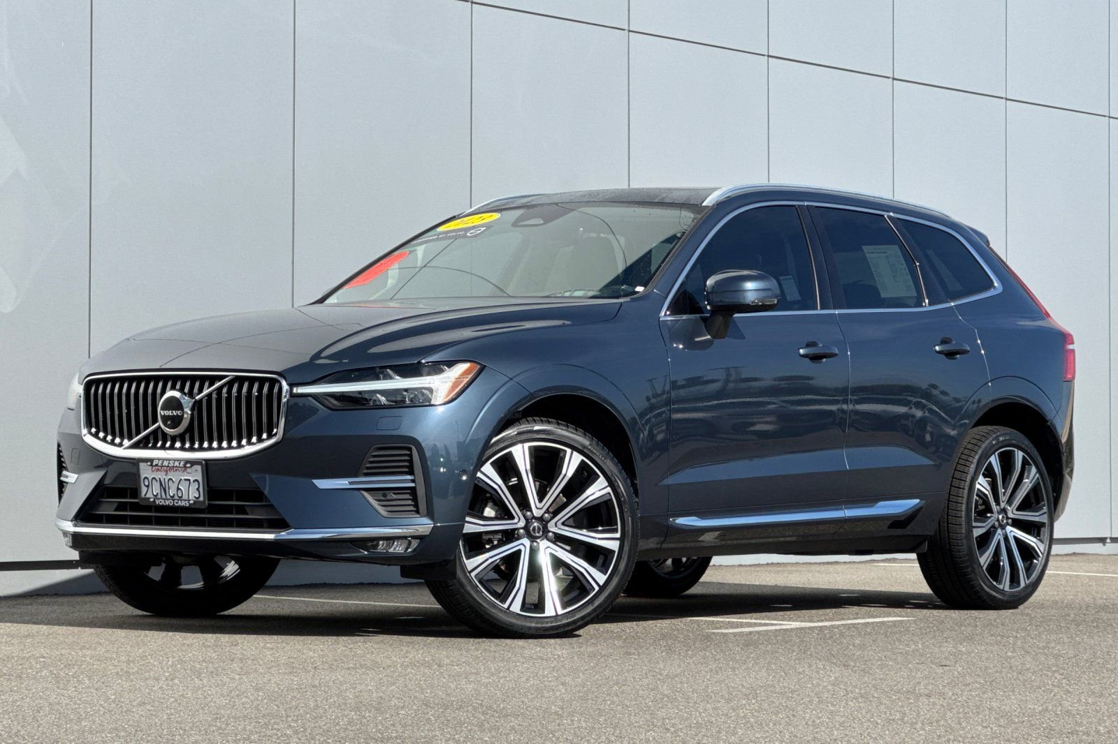 Used 2023 Volvo XC60 B5 Ultimate w/ Climate Package image 1