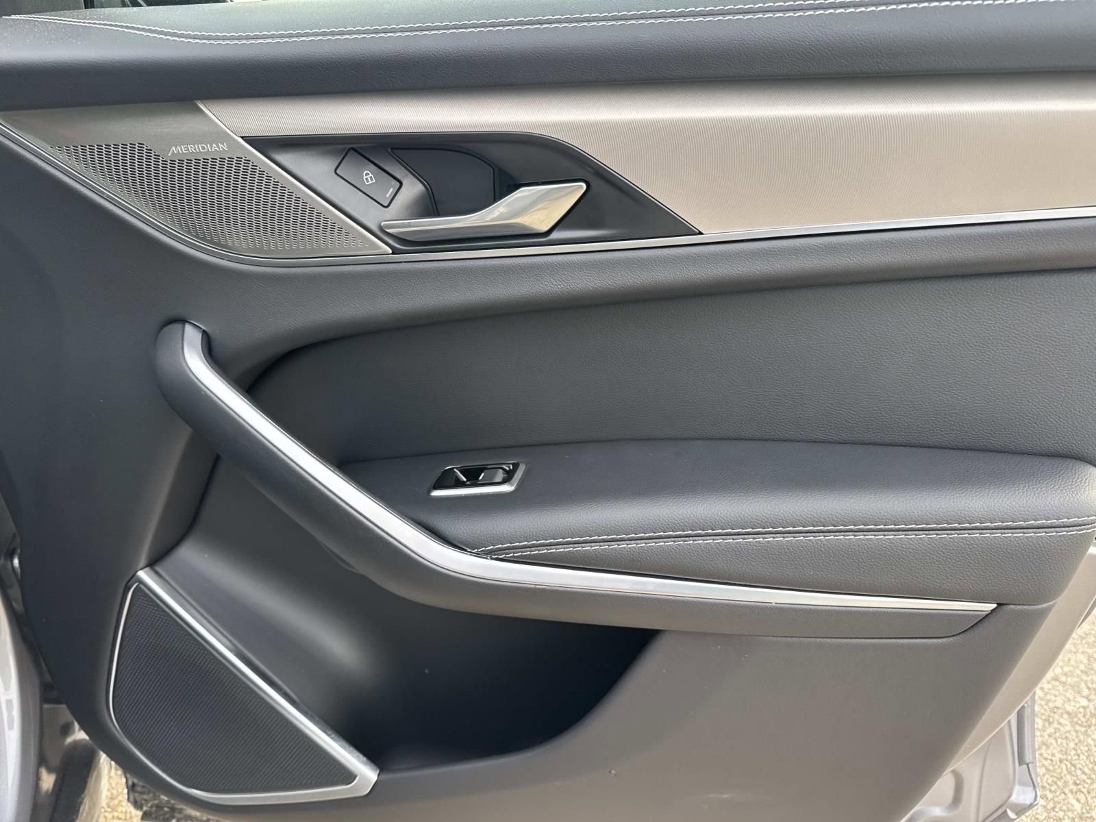 Used 2025 Jaguar F-PACE R-Dynamic S image 14