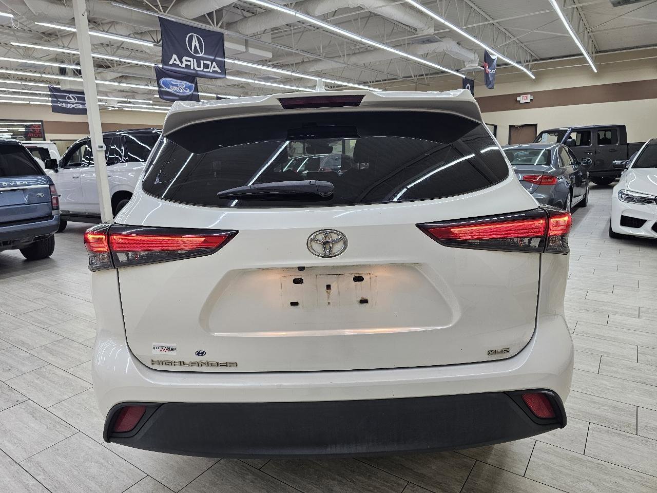 Used 2021 Toyota Highlander XLE image 7