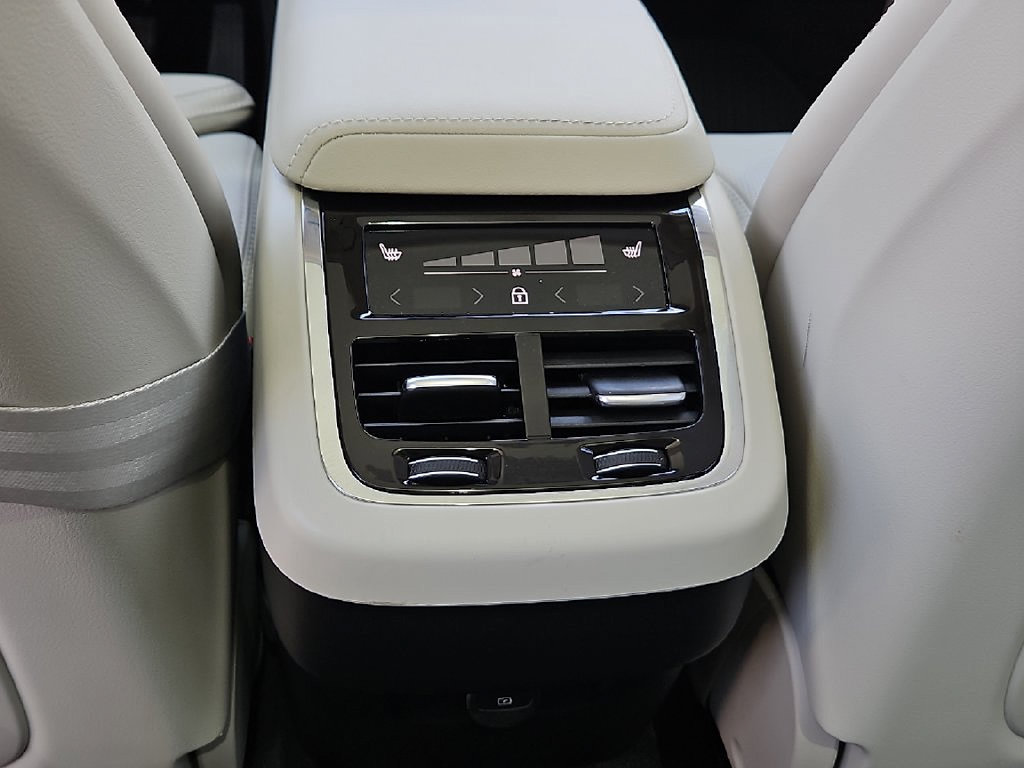 Used 2026 Volvo XC60 B5 Ultra w/ Protection Package Premier AWD/4WD image 21