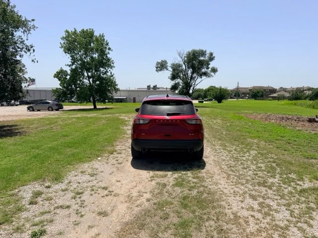 Used 2022 Ford Escape SE w/ SE Sport Appearance Package AWD/4WD image 4