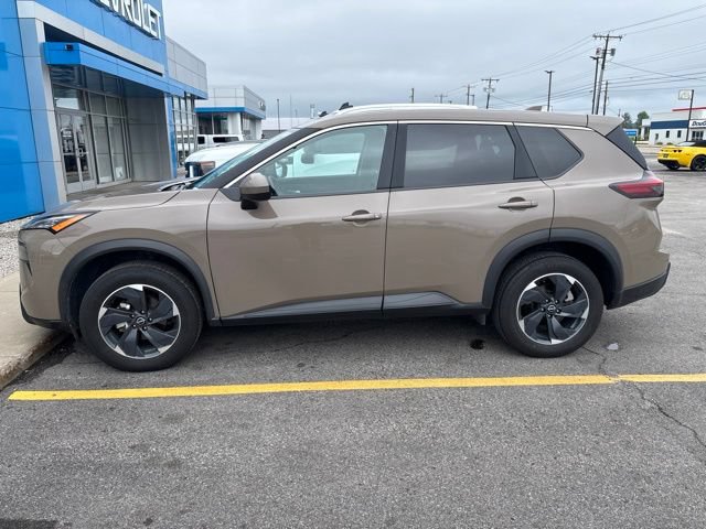 Used 2025 Nissan Rogue SV AWD/4WD image 4
