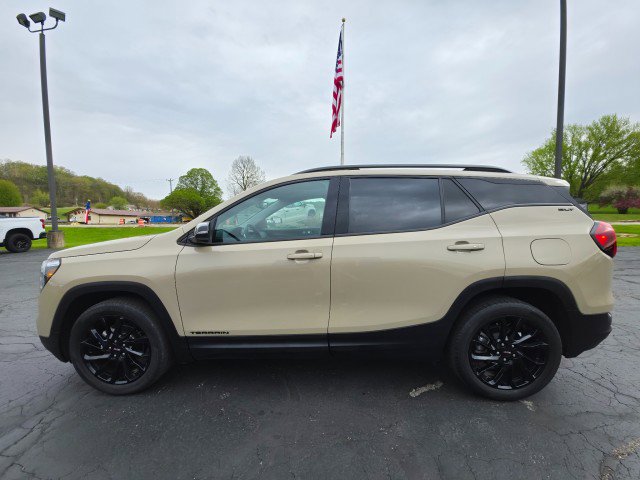 Used 2023 GMC Terrain SLT w/ Tech Package AWD/4WD image 2