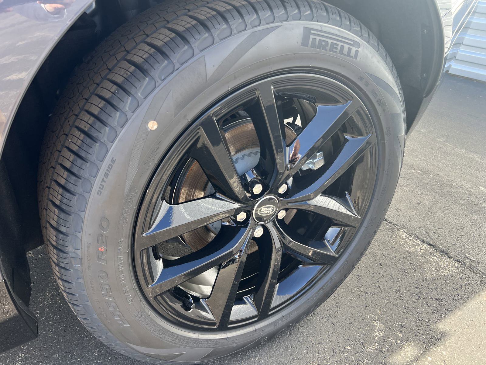 New 2025 Land Rover Range Rover Velar Dynamic SE image 9