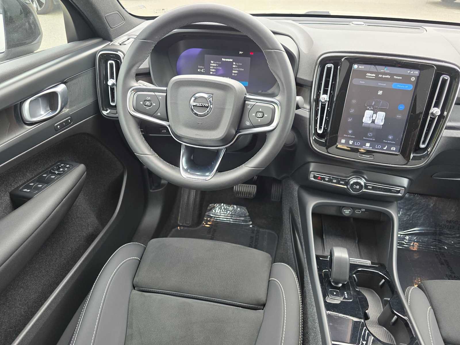 Certified 2023 Volvo C40 P8 Recharge Plus w/ Climate Package AWD/4WD image 18