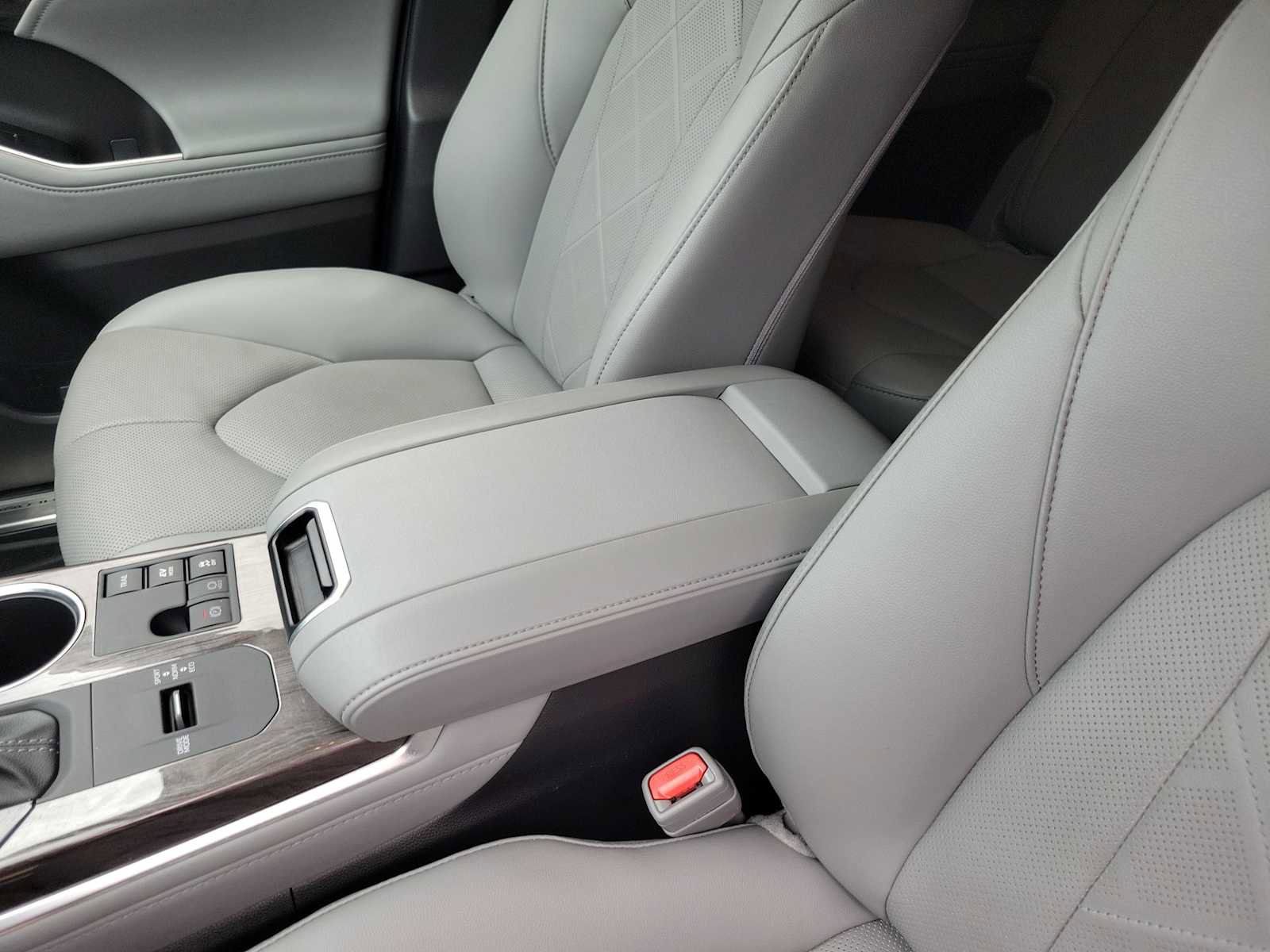 Used 2025 Toyota Highlander Platinum AWD/4WD image 20