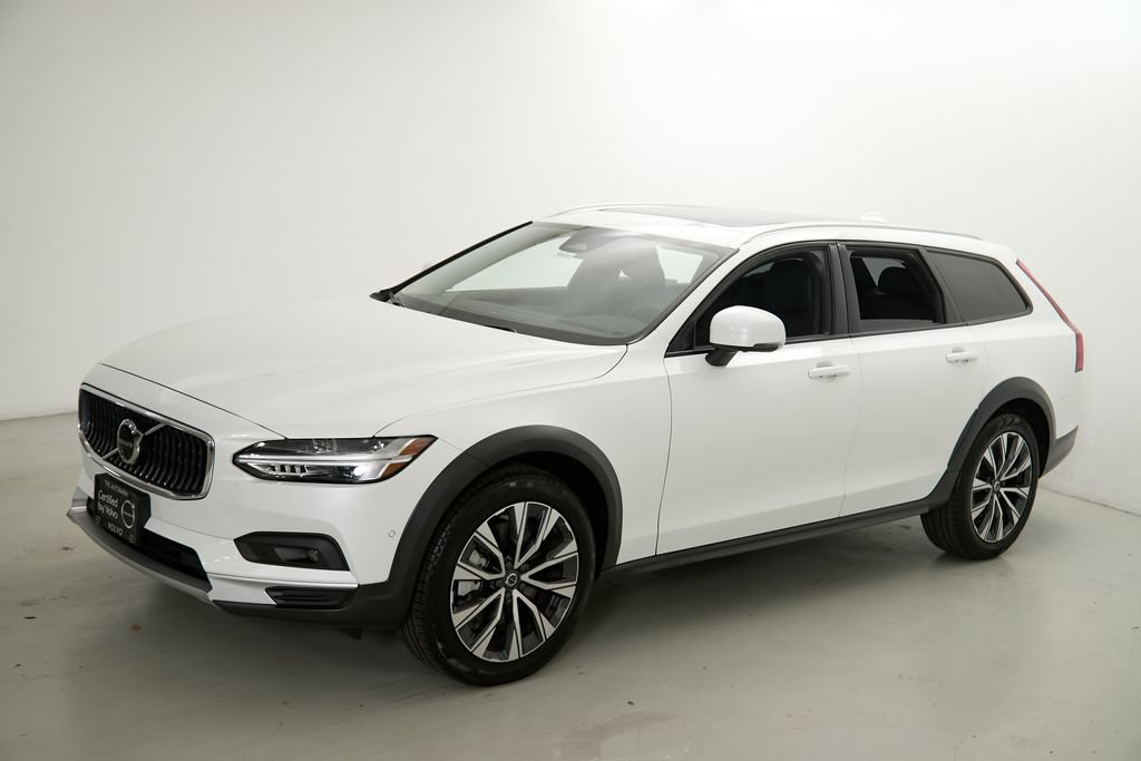 Certified 2025 Volvo V90 B6 Cross Country Plus AWD/4WD image 6