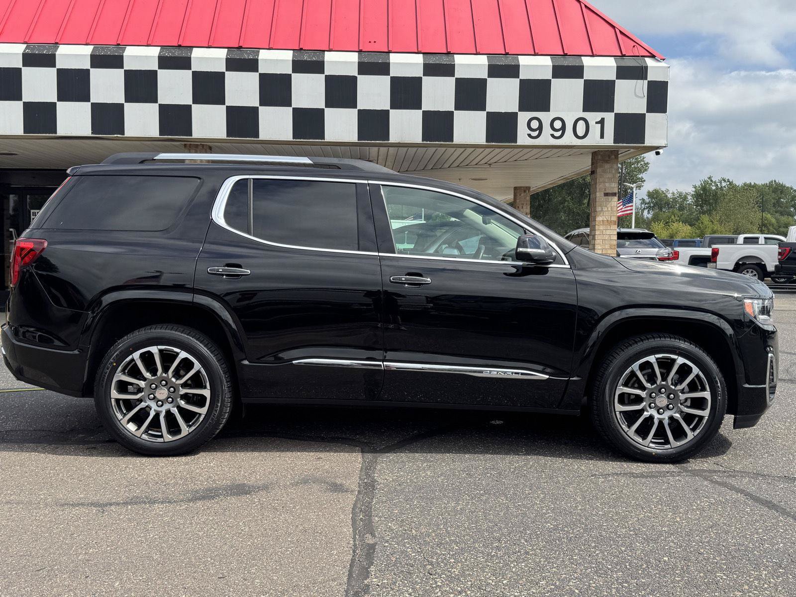 Used 2020 GMC Acadia Denali w/ Trailering Package AWD/4WD image 8