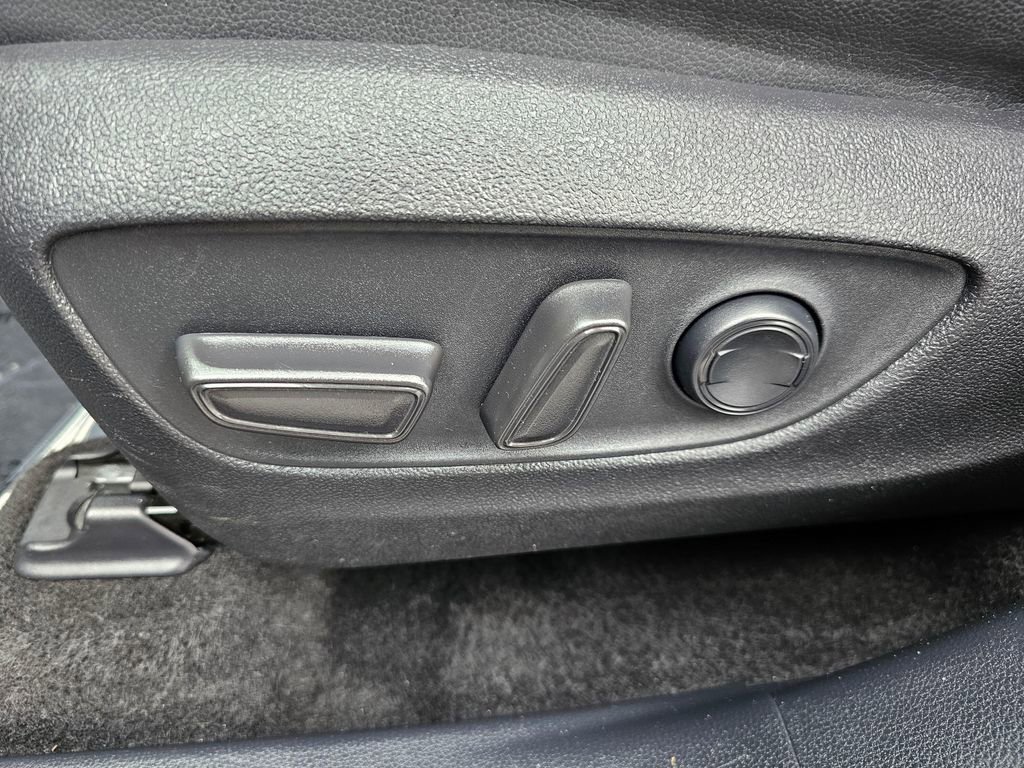 Certified 2025 Toyota Highlander XSE image 26