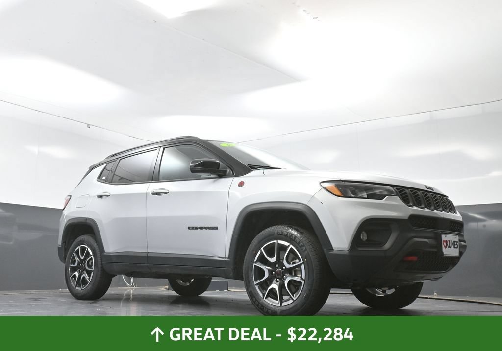Used 2025 Jeep Compass Trailhawk AWD/4WD image 54
