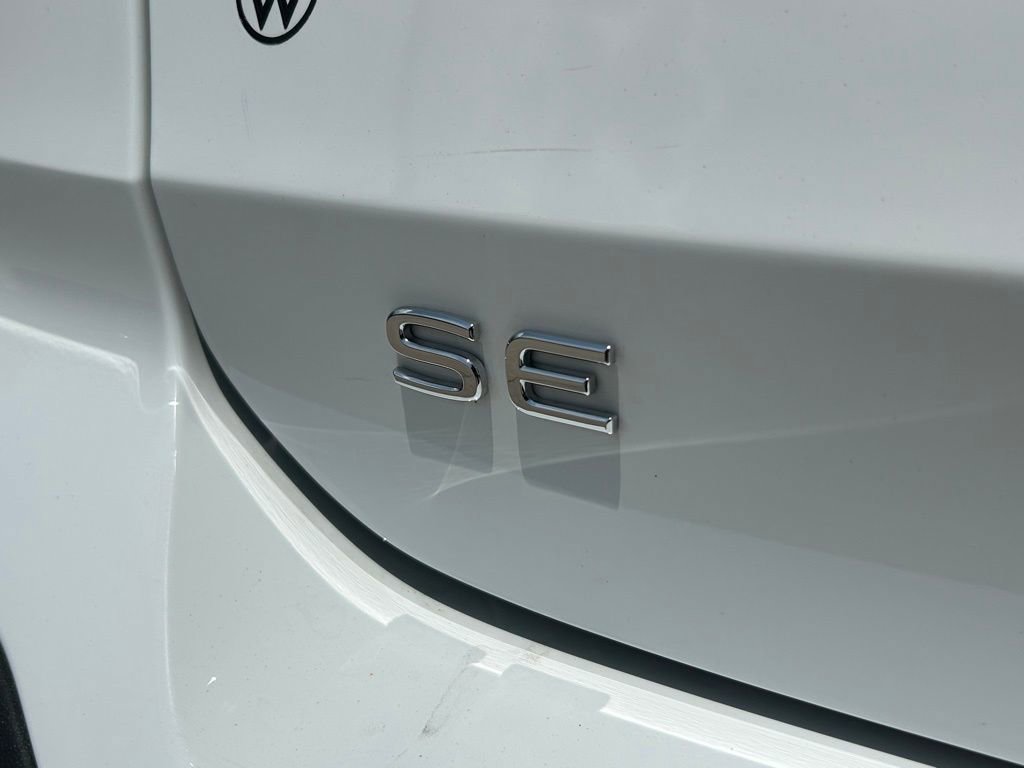 Used 2025 Volkswagen Taos SE FWD image 54