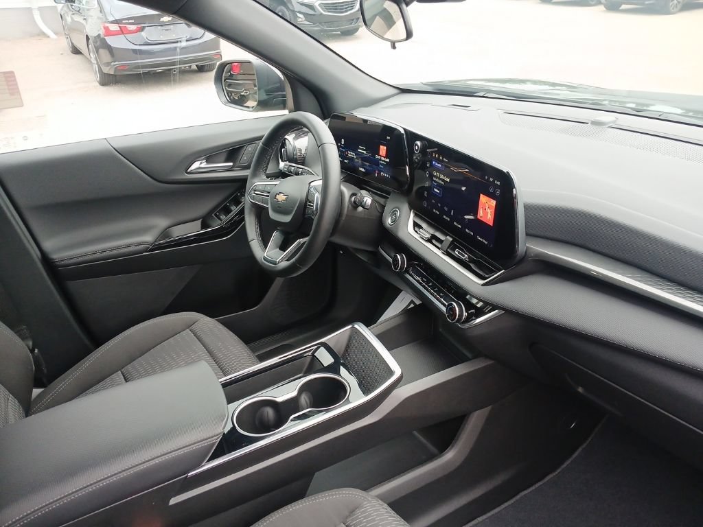Used 2025 Chevrolet Equinox LT AWD/4WD image 19