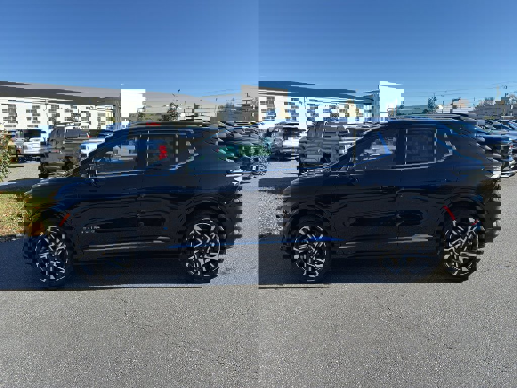 New 2026 Chevrolet Equinox EV LT image 3