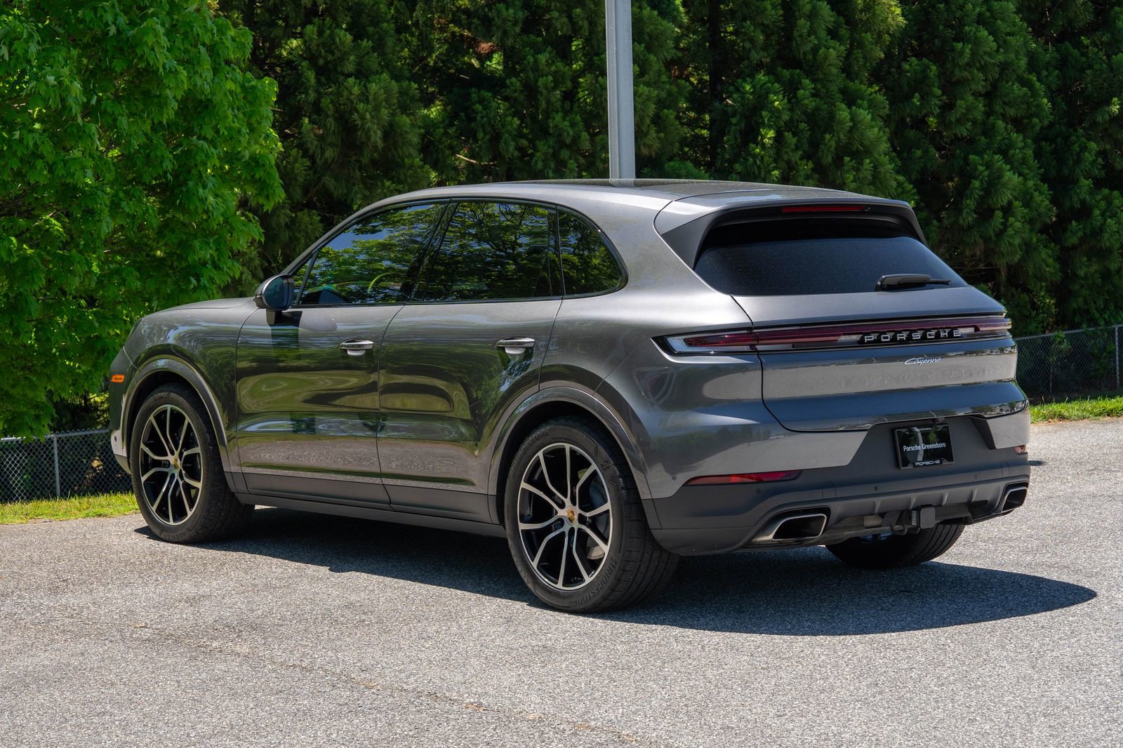 Used 2024 Porsche Cayenne AWD/4WD image 3