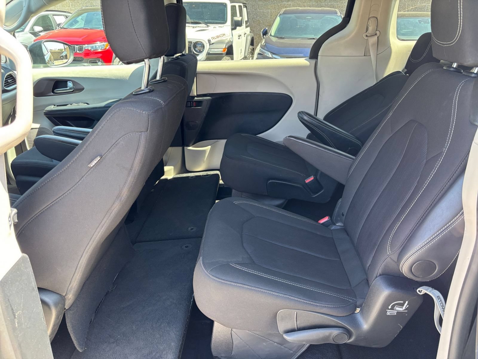 Used 2024 Chrysler Voyager LX FWD image 27