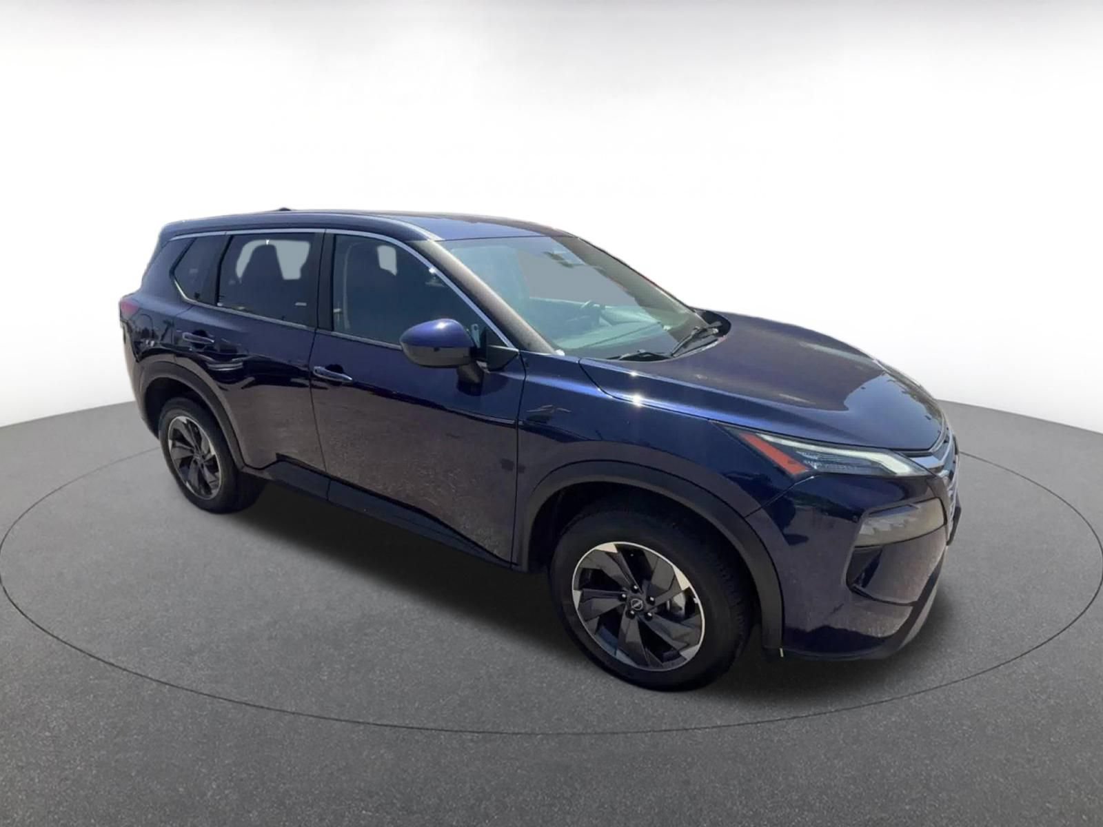 Used 2025 Nissan Rogue SV FWD image 2