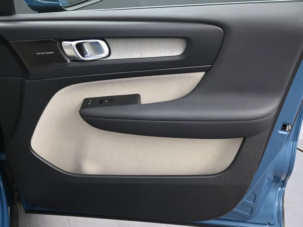 Certified 2024 Volvo XC40 B5 Plus image 14