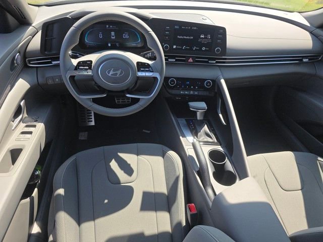 New 2025 Hyundai Elantra Sport image 3