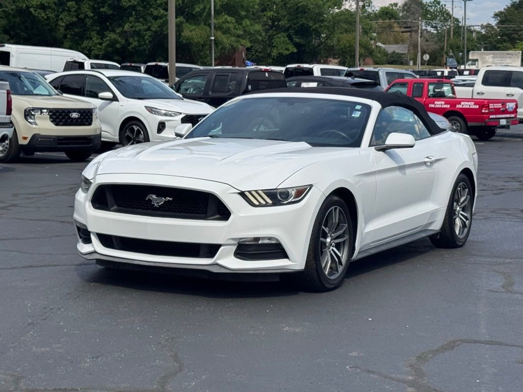 Used 2015 Ford Mustang Convertible RWD image 3
