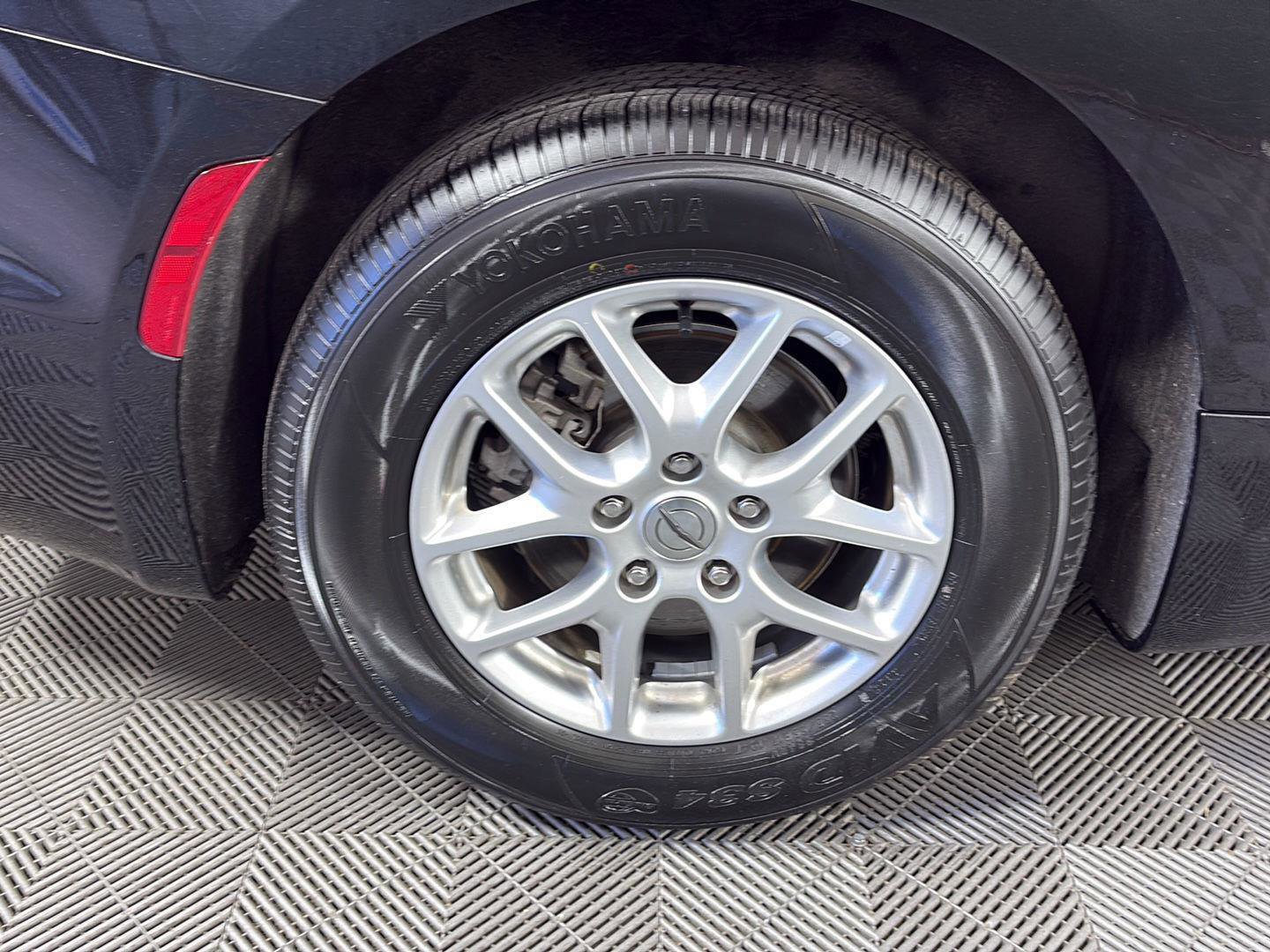 Used 2024 Chrysler Pacifica Touring-L image 12