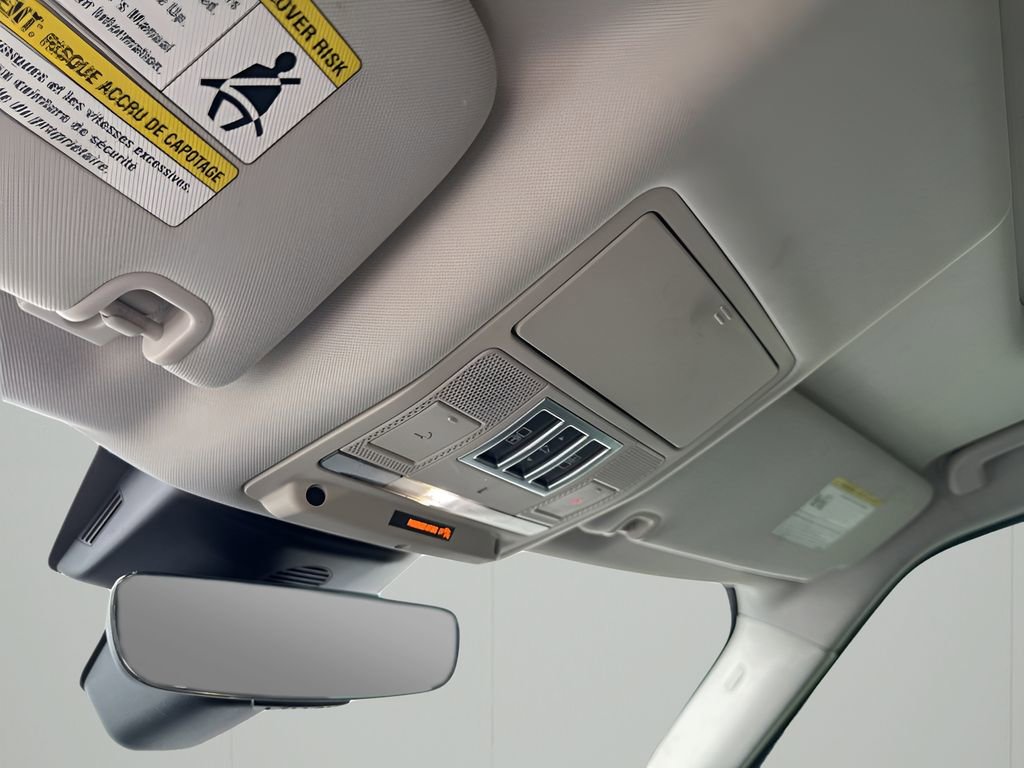 Used 2020 Land Rover Discovery HSE Luxury image 32