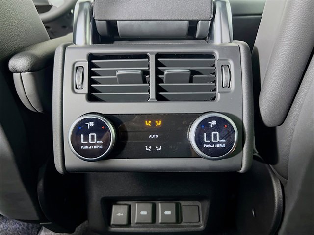 Used 2024 Land Rover Discovery Dynamic SE image 19