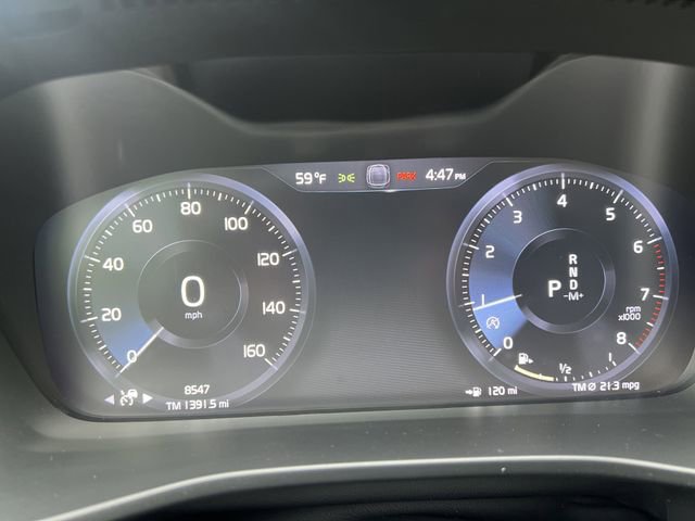 Used 2021 Volvo XC40 T5 Momentum w/ Premium Package AWD/4WD image 12