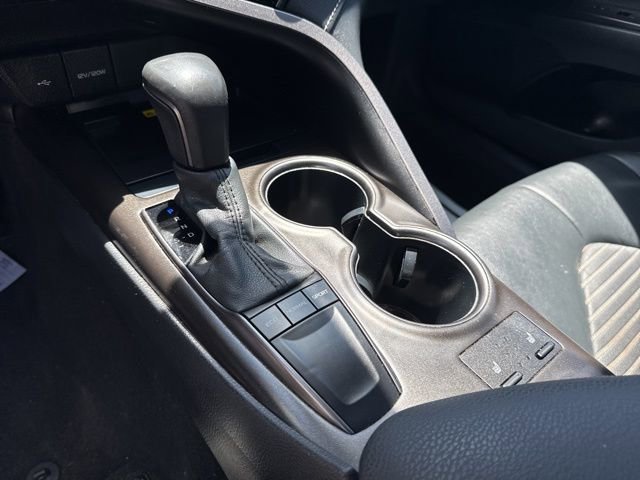 Used 2024 Toyota Camry SE w/ Cold Weather Package FWD image 16