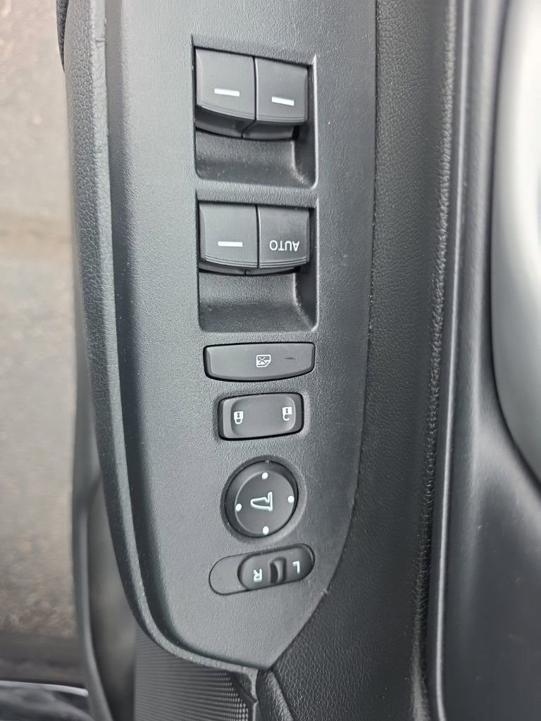 Used 2018 Honda CR-V LX image 12