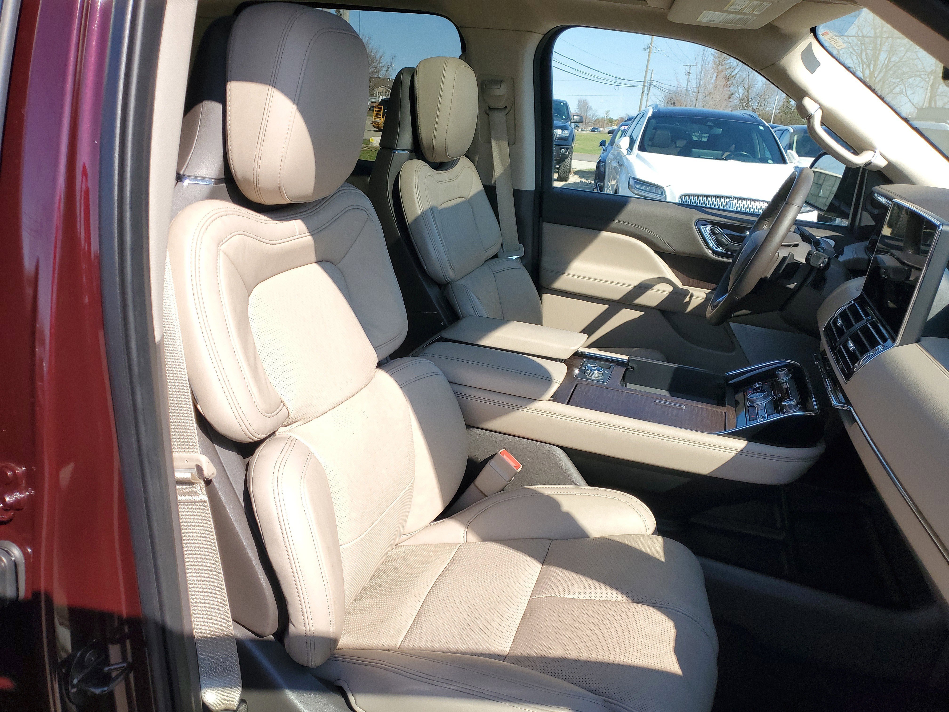 Certified 2023 Lincoln Navigator Reserve AWD/4WD image 9