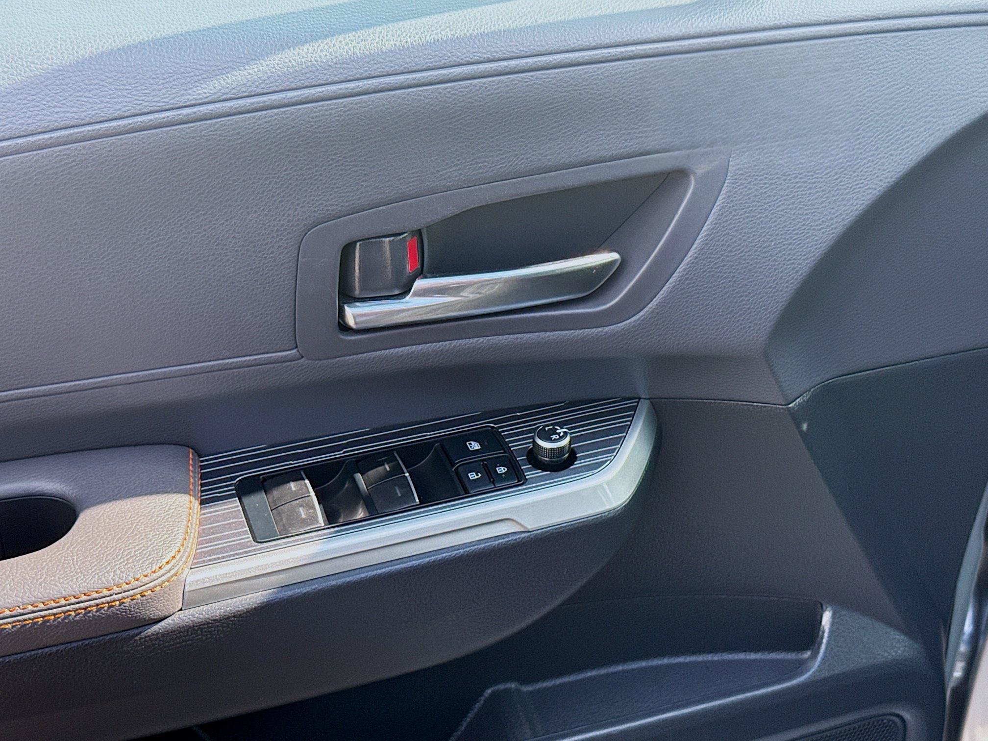 Used 2022 Toyota Sienna XSE FWD image 17