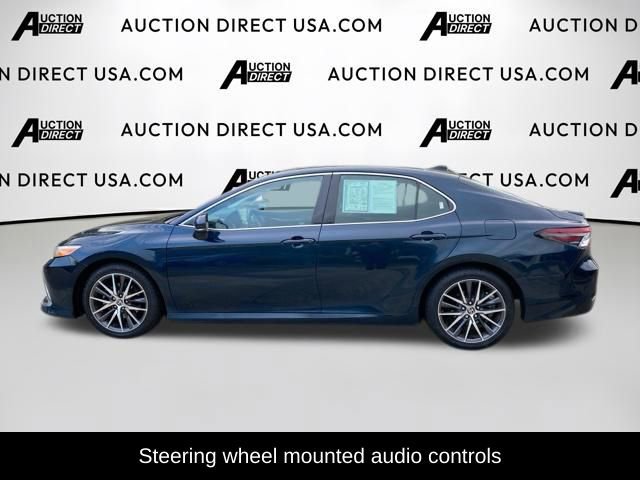 Used 2021 Toyota Camry XLE FWD image 3
