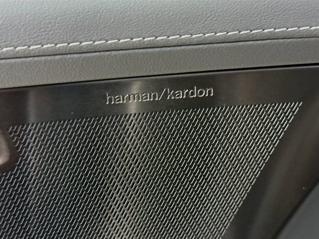 New 2026 Volvo XC90 T8 Plus w/ Protection Package Premier image 18