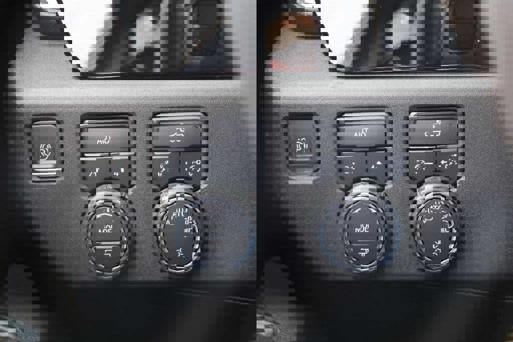 Used 2022 Chevrolet Silverado 1500 LT image 24