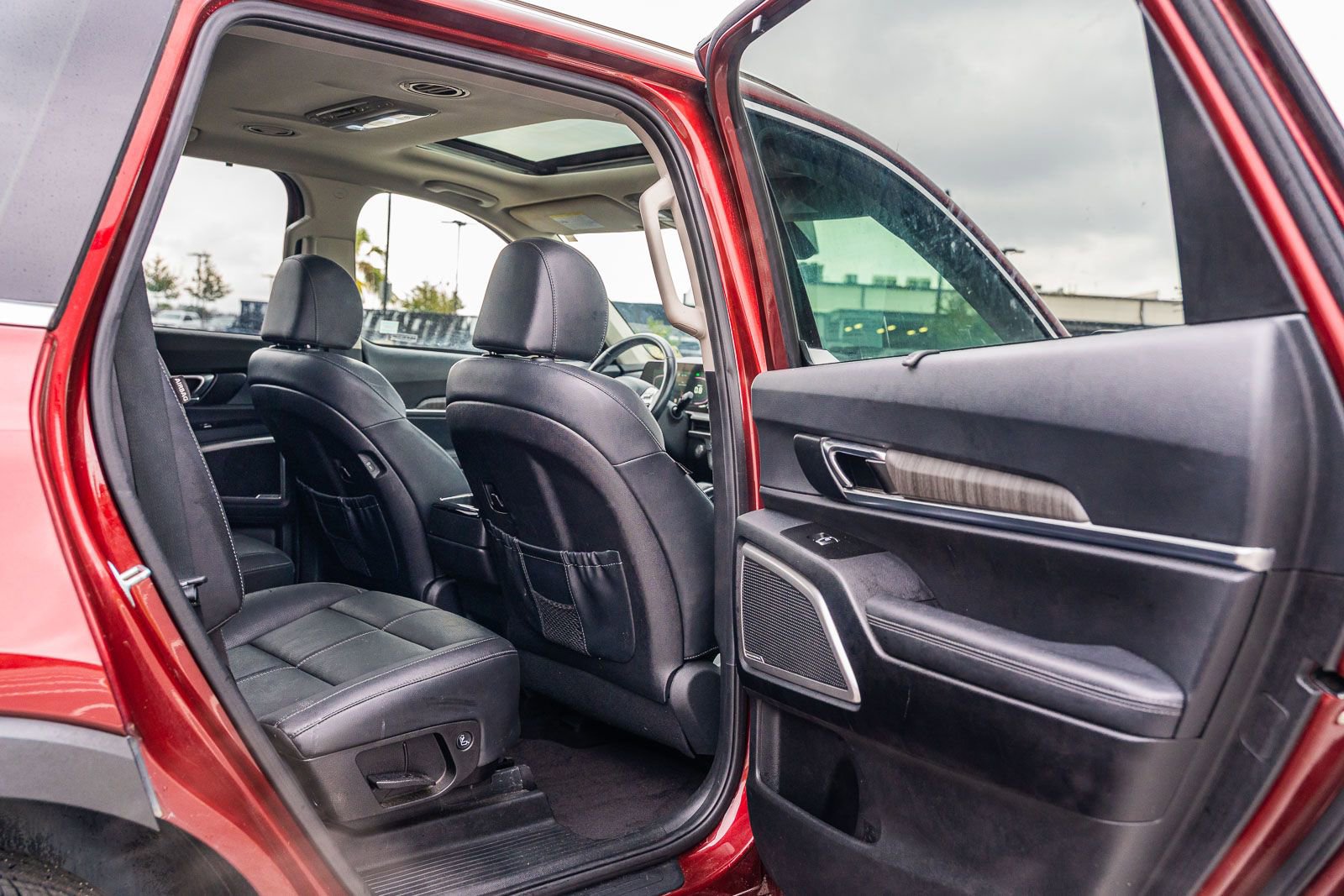 Used 2023 Kia Telluride EX w/ EX Captain's Chair Package image 15