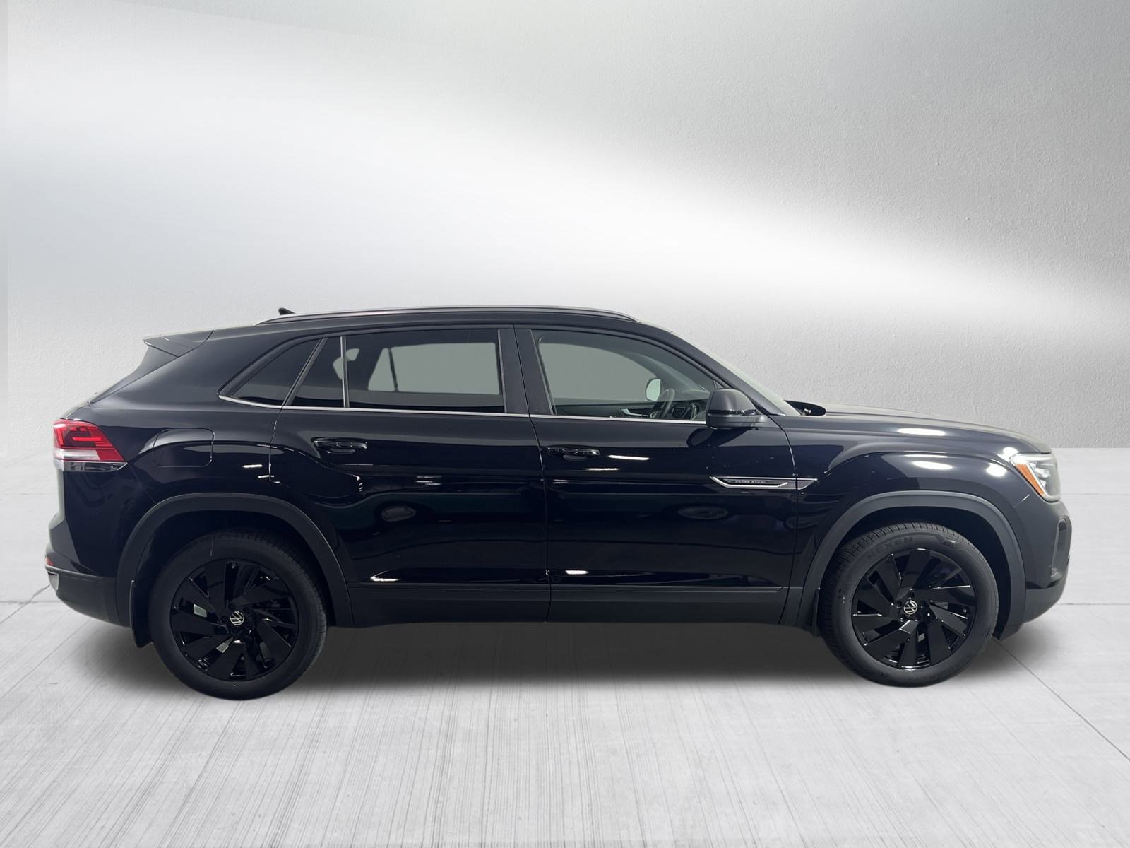 Used 2025 Volkswagen Atlas Cross Sport SE image 8